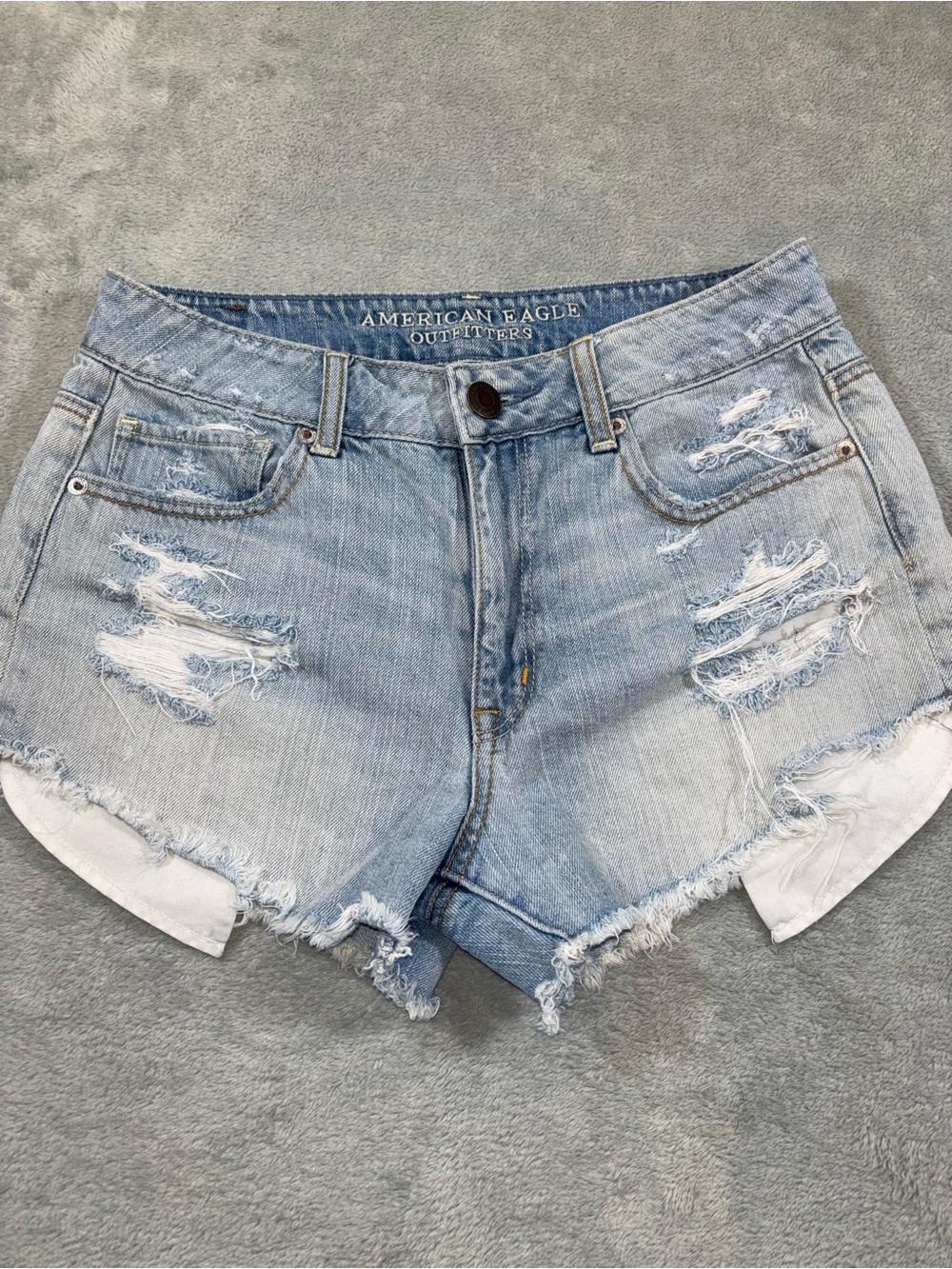 American Eagle Distressed Denim Shorts Light Wash Frayed Hem Size 6